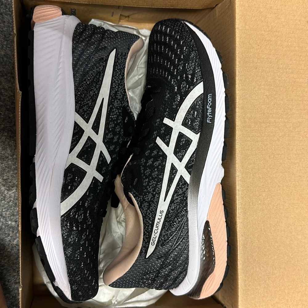 Gel Cumulus 22 MK brand new, never worn